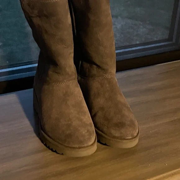 Ugg boots NWT - Picture 2 of 8